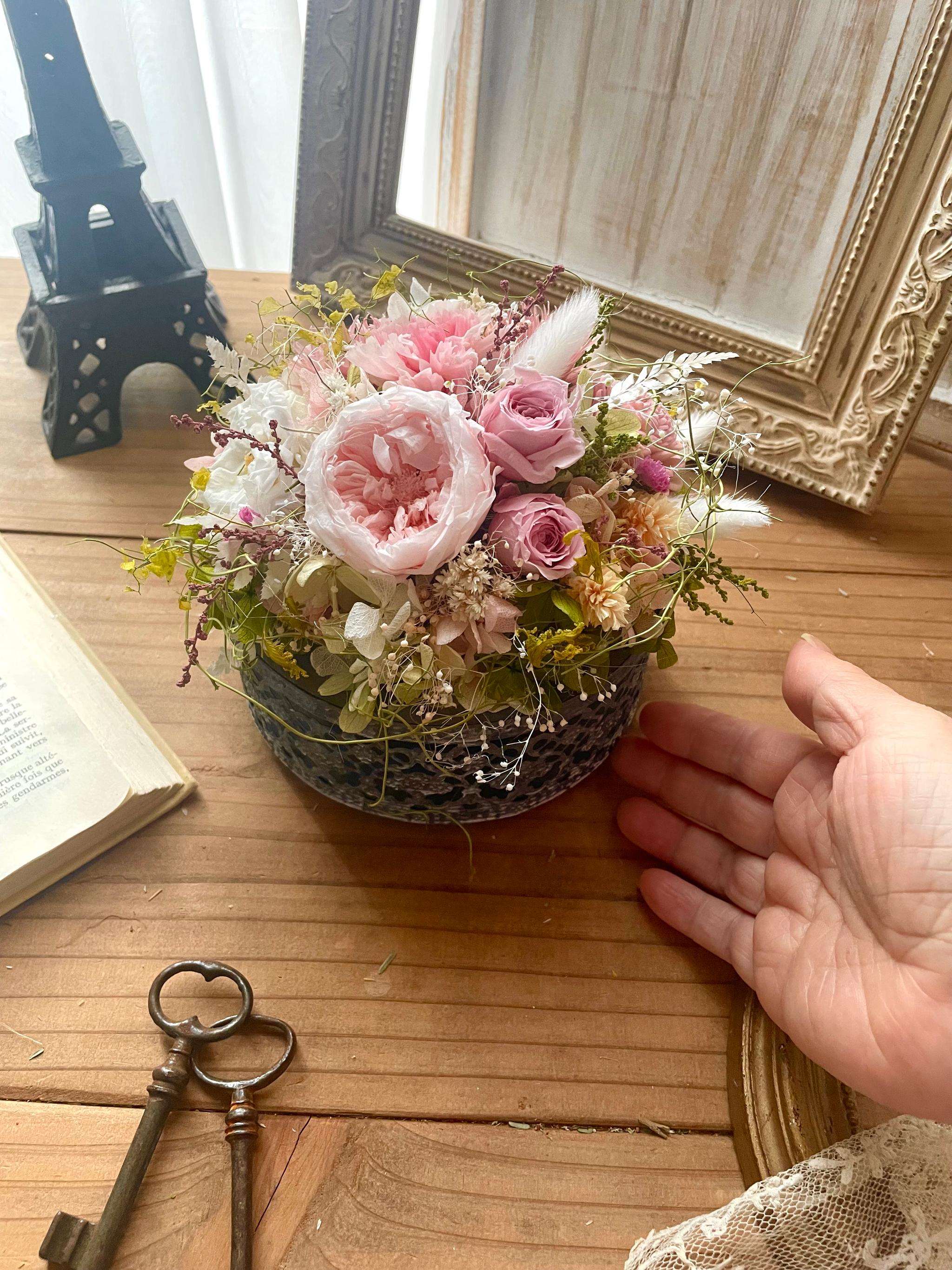 【完成品】優しいピンクのラウンドアレンジ（プリザーブドフラワー・完成品）